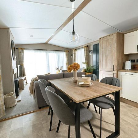 Emma'S Oasis 2-Bedroom Caravan At Durdle Door Sleeps 4 웨스트 룰워스 외부 사진