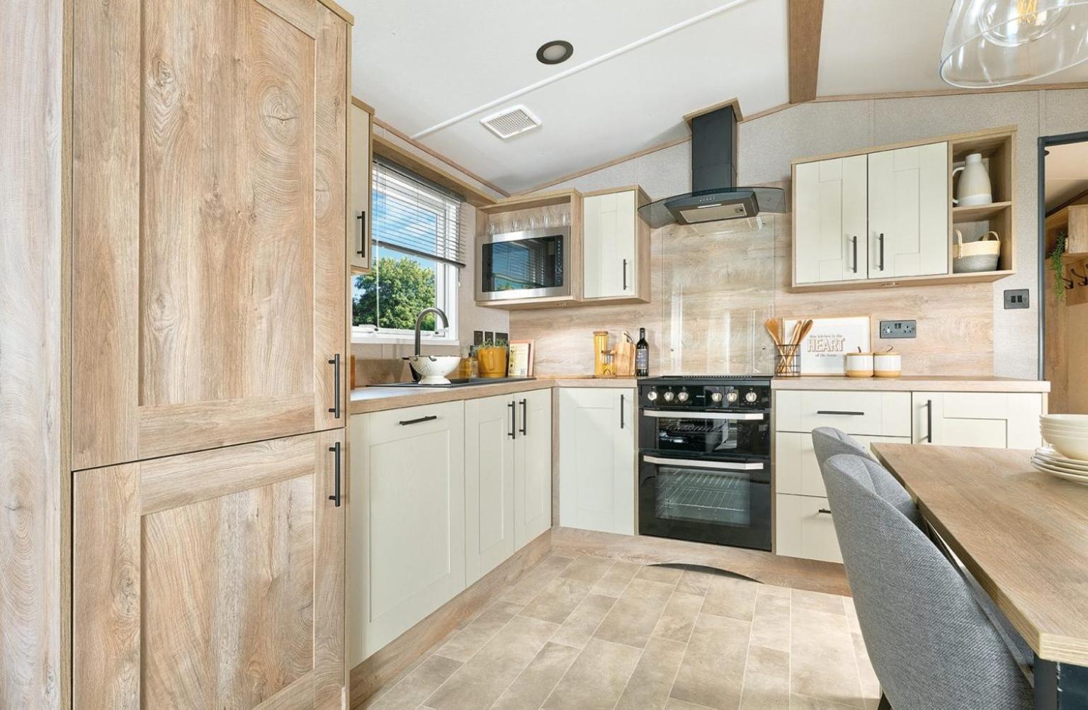 Emma'S Oasis 2-Bedroom Caravan At Durdle Door Sleeps 4 웨스트 룰워스 외부 사진